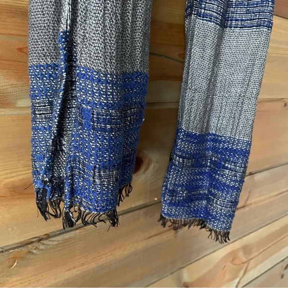 Textured Scarf - Picture 3 of 5